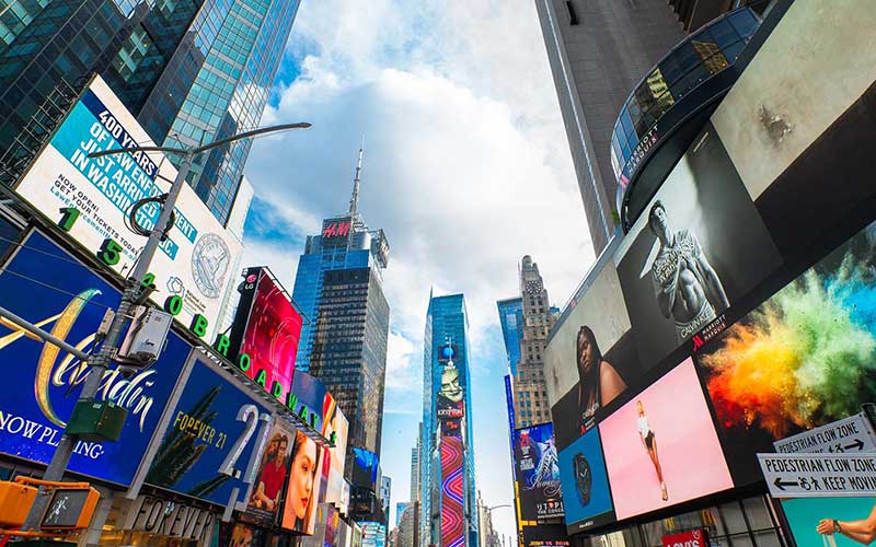 The Benefits of Installing LCD Displays Outdoors